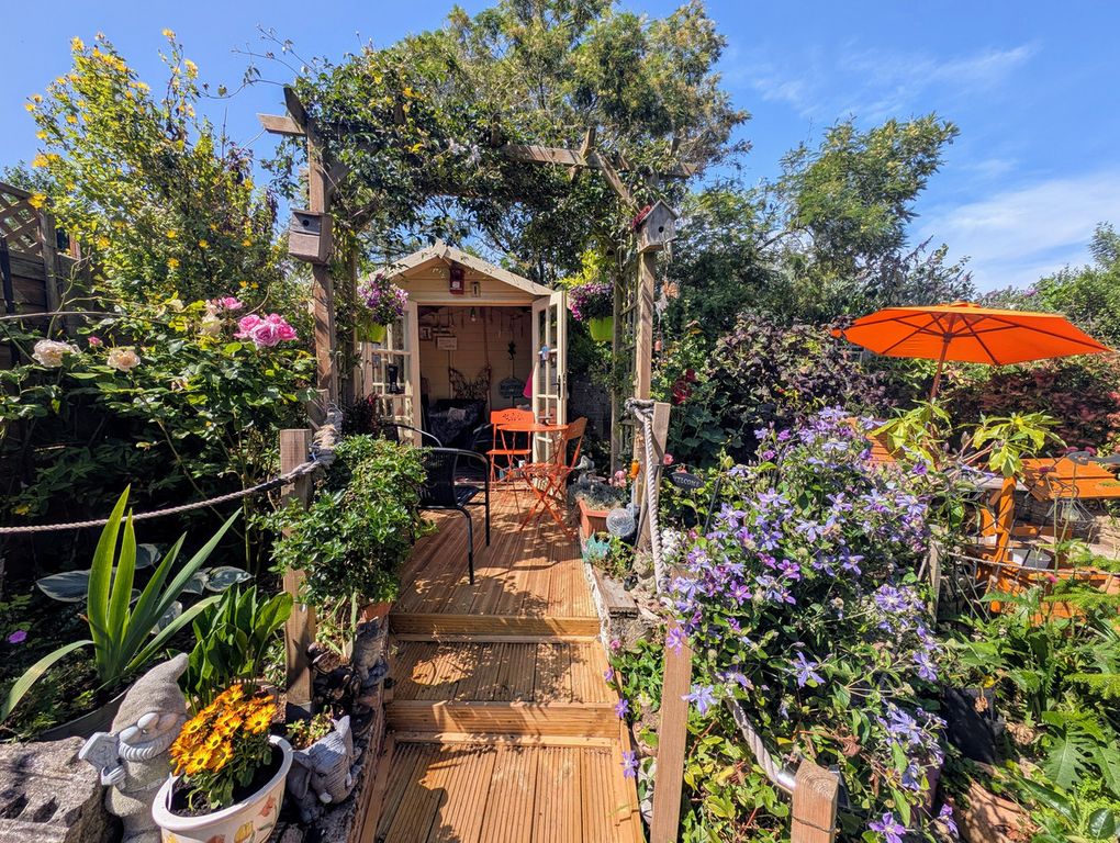 Property photo 2 of 32