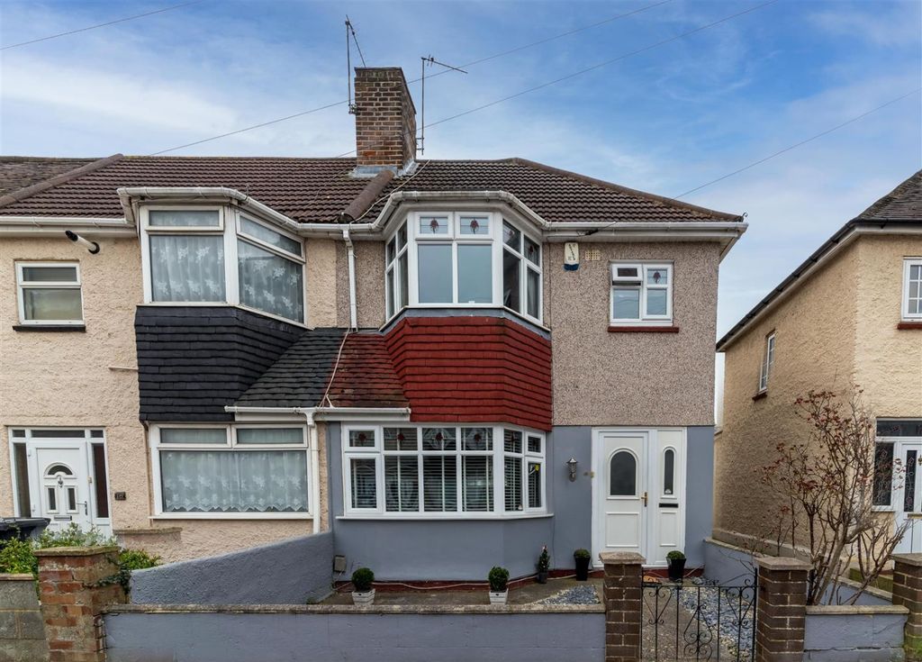 Property photo 1 of 15 1926903