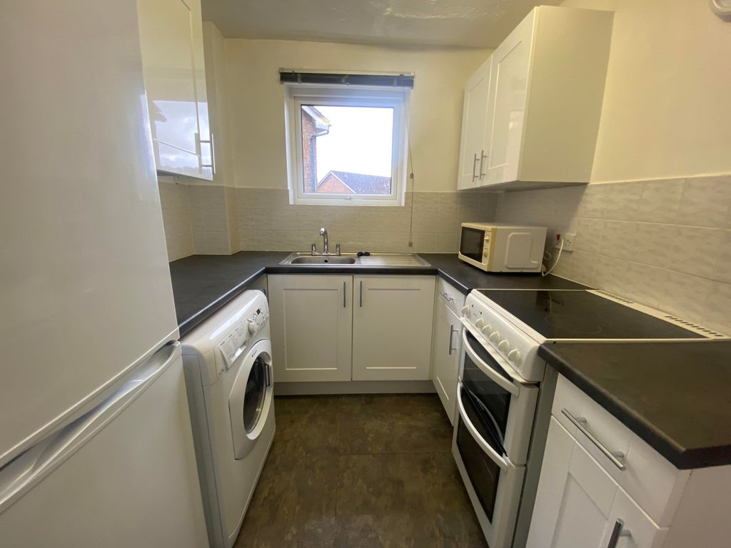 Property photo 3 of 6 Kitchen