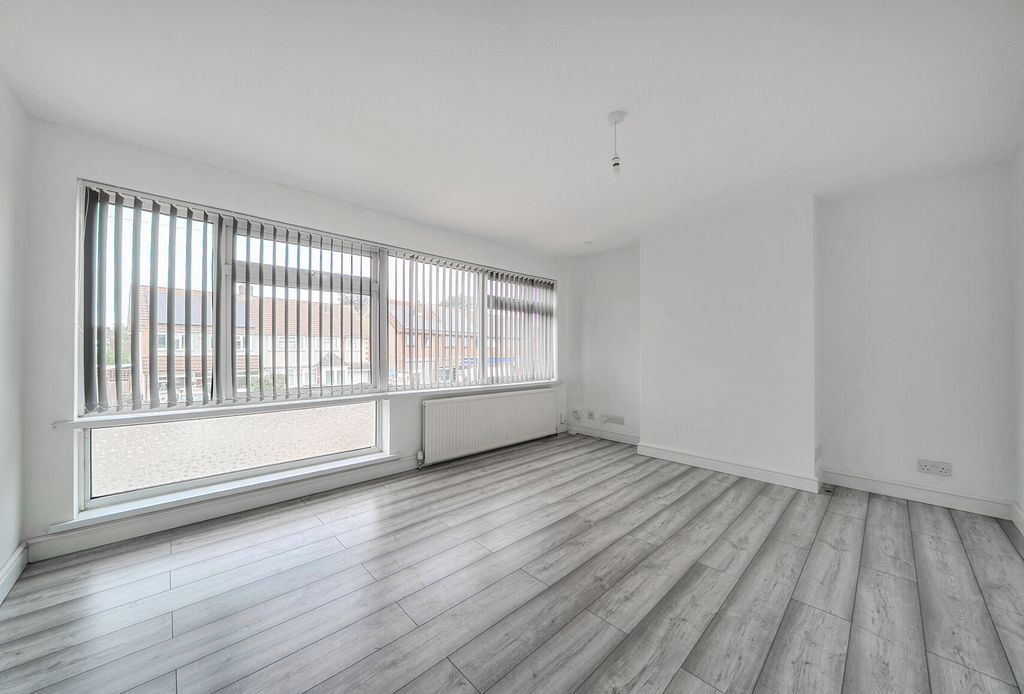 Property photo 3 of 17 1481106-8-6A33c2E...