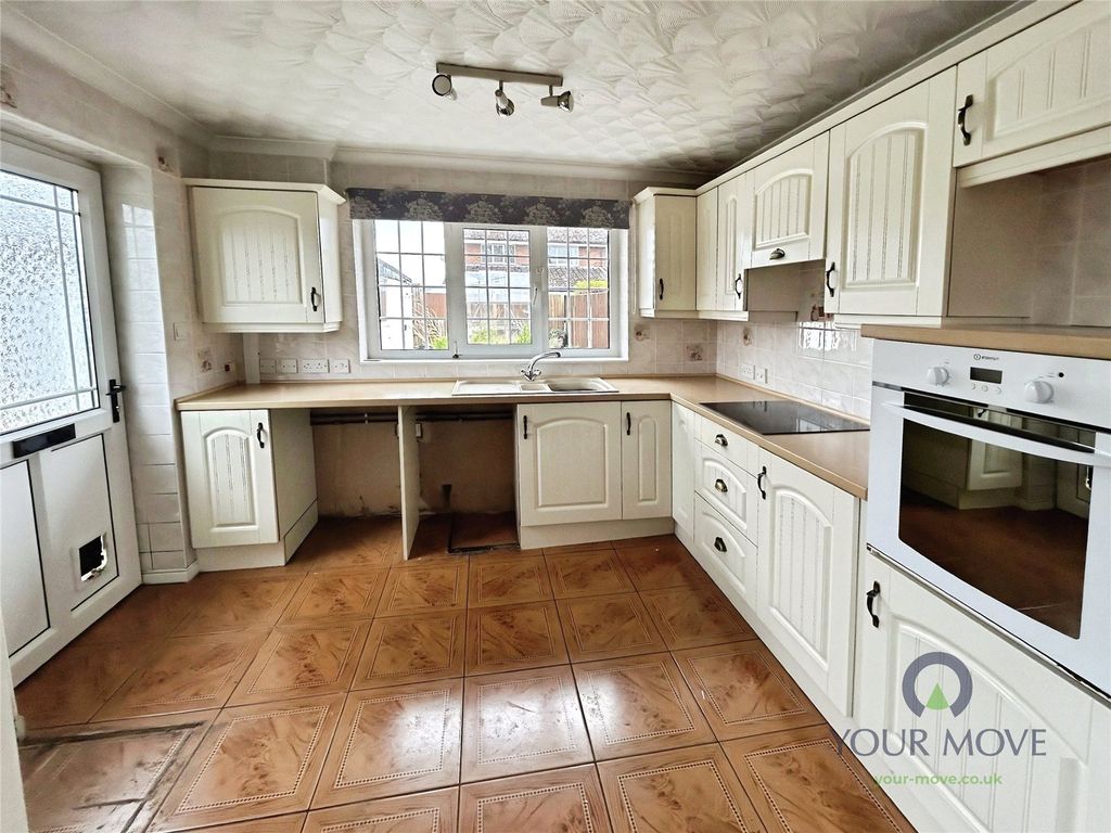 Property photo 3 of 16 Kitchen