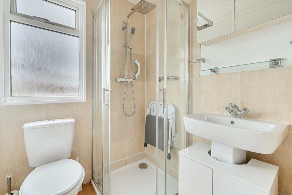 Property photo 3 of 19 Bathroom