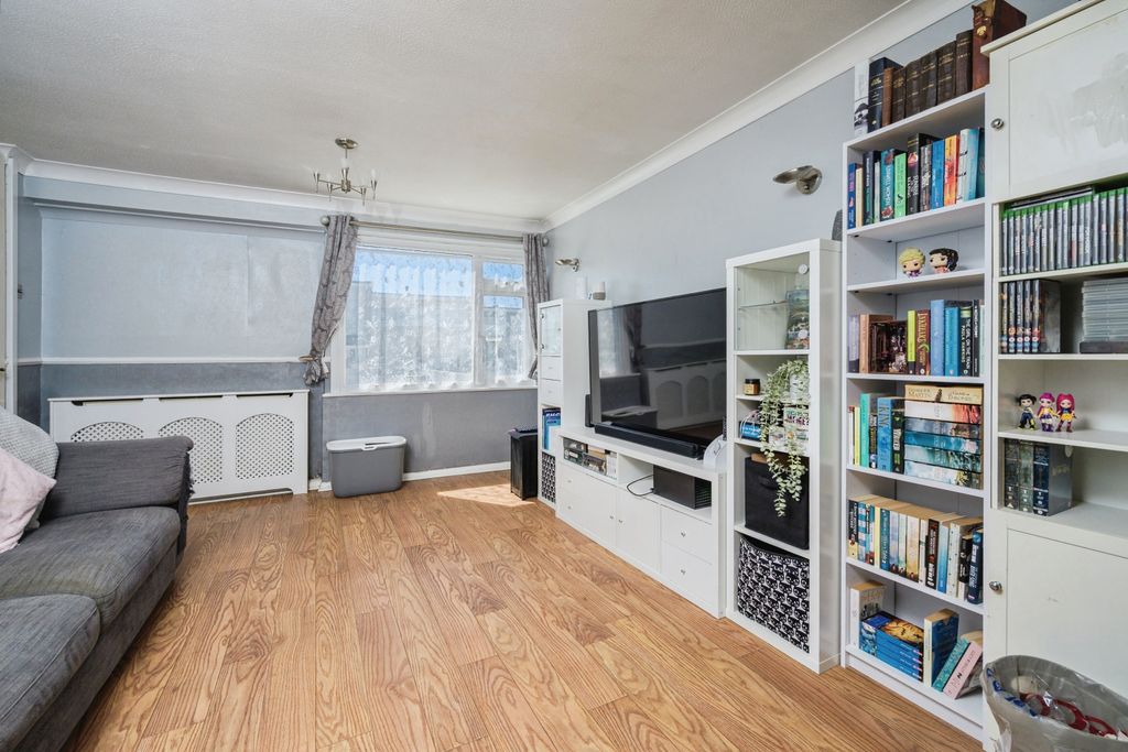 Property photo 3 of 11