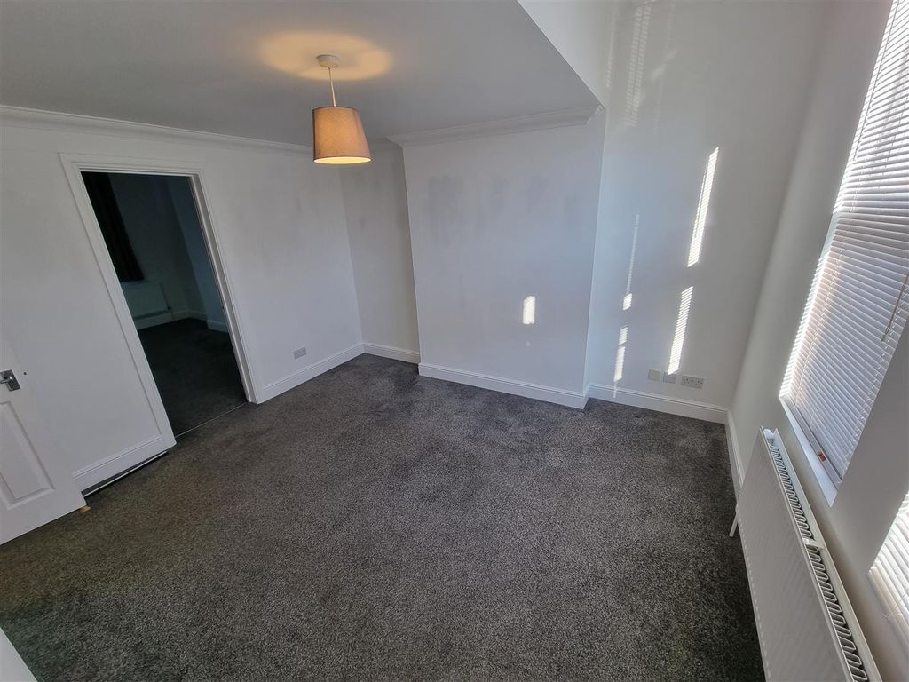 Property photo 2 of 7 Flat 3 8 Kingsmead Livingroom.Jpg