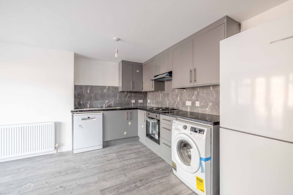 Property photo 2 of 10 Kitchen