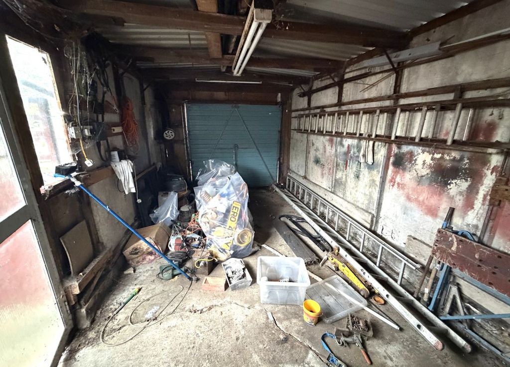 Property photo 2 of 3