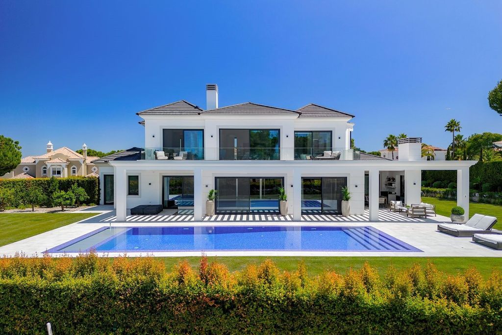 Property photo 1 of 34 Frontline Golf Villa With Both Fairway And Lake Views, For Sale In Quinta Do Lago | Algarve