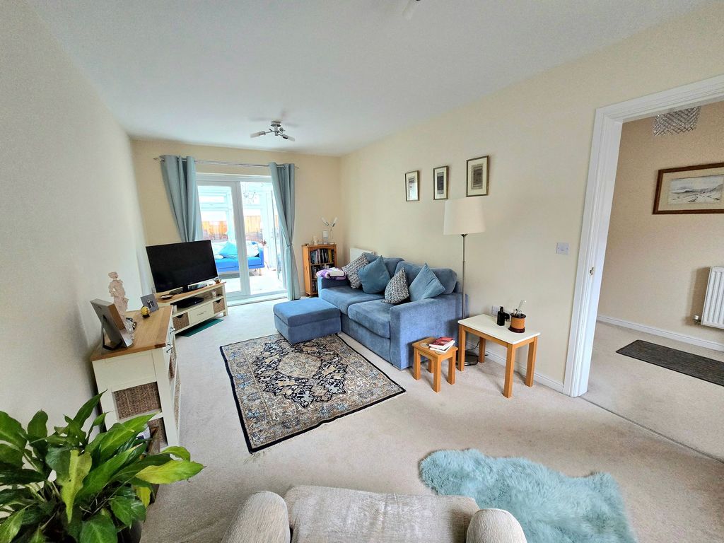 Property photo 3 of 27 Lounge