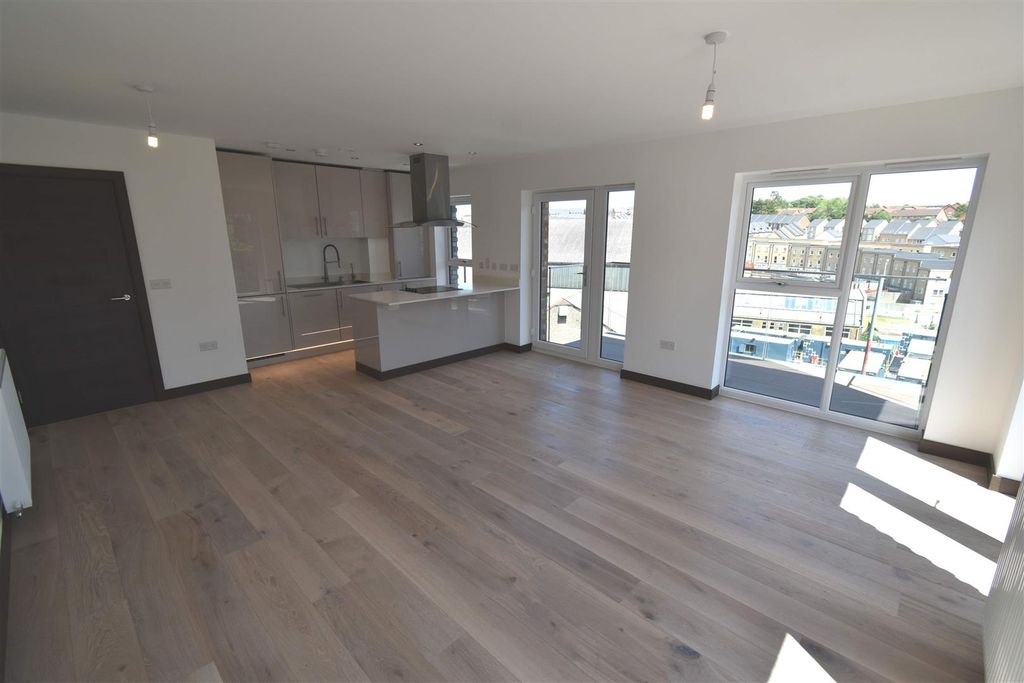 Property photo 2 of 9