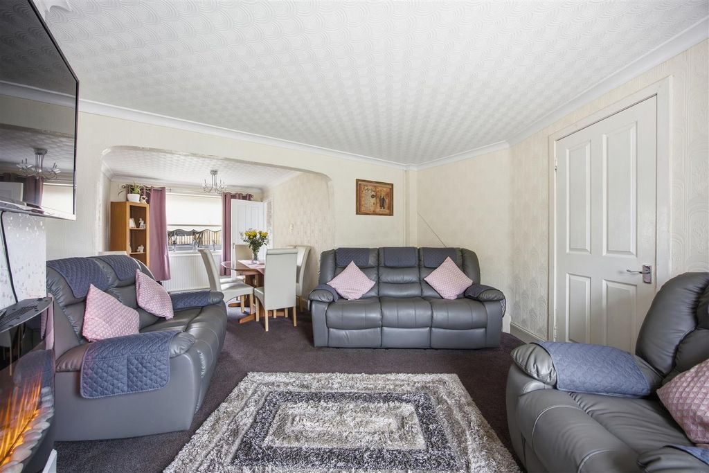 Property photo 3 of 16 07-56_Merkland_Drive_Kirkintilloch_007.Jpg