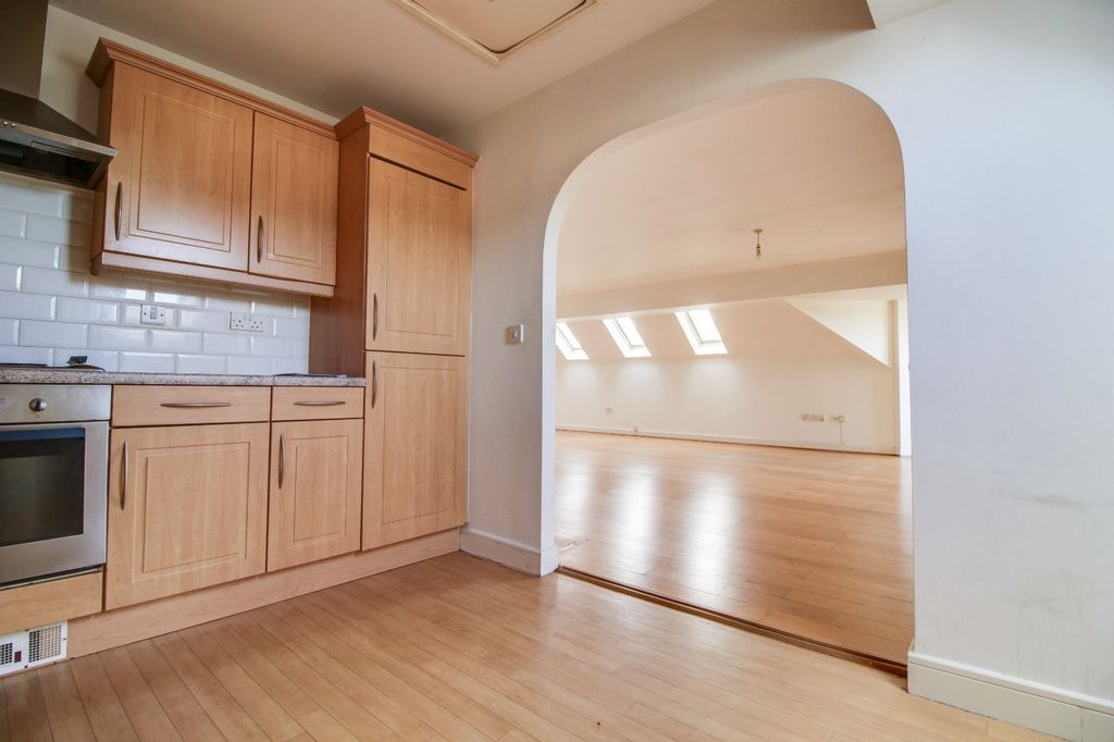 3 bed flat for saleWaters Walk, Bradford, West Yorkshire BD10 photo 5