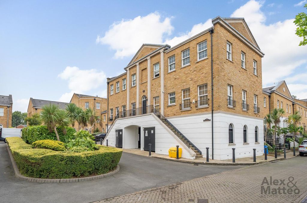Property photo 2 of 19 William Square