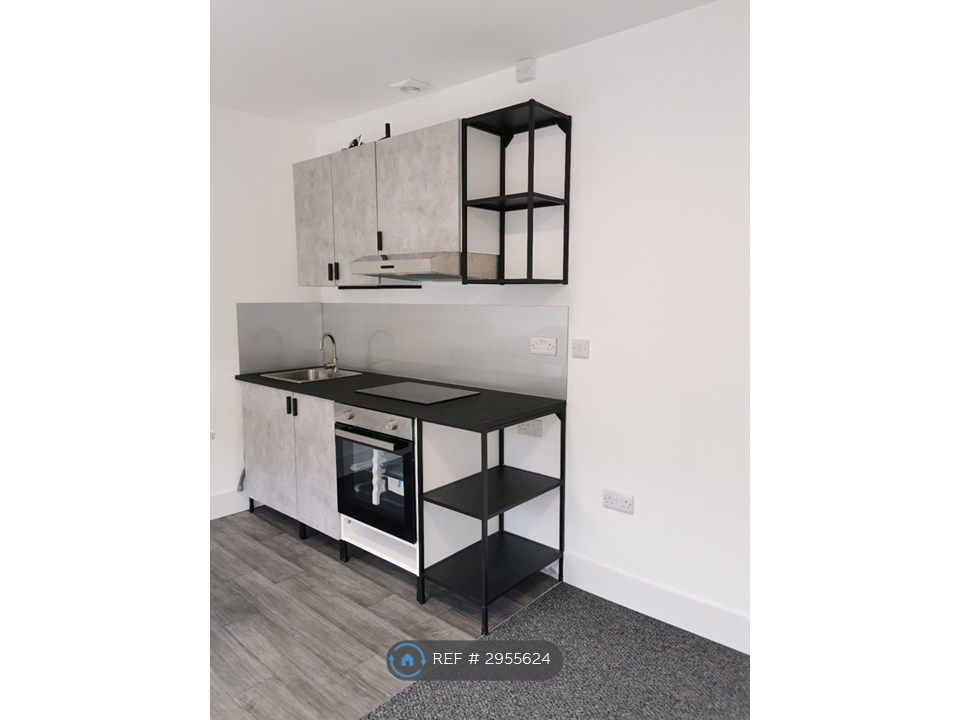 Property photo 3 of 6 Kitchen