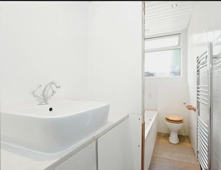 Property photo 3 of 7 Bathroom.Jpg