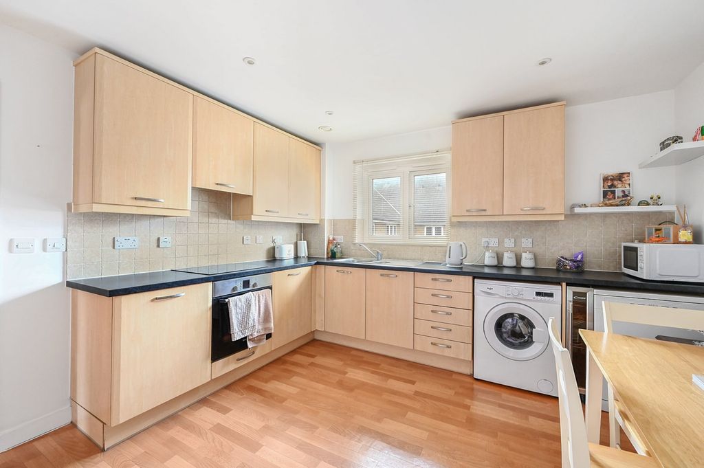 Property photo 3 of 12 Kitchen