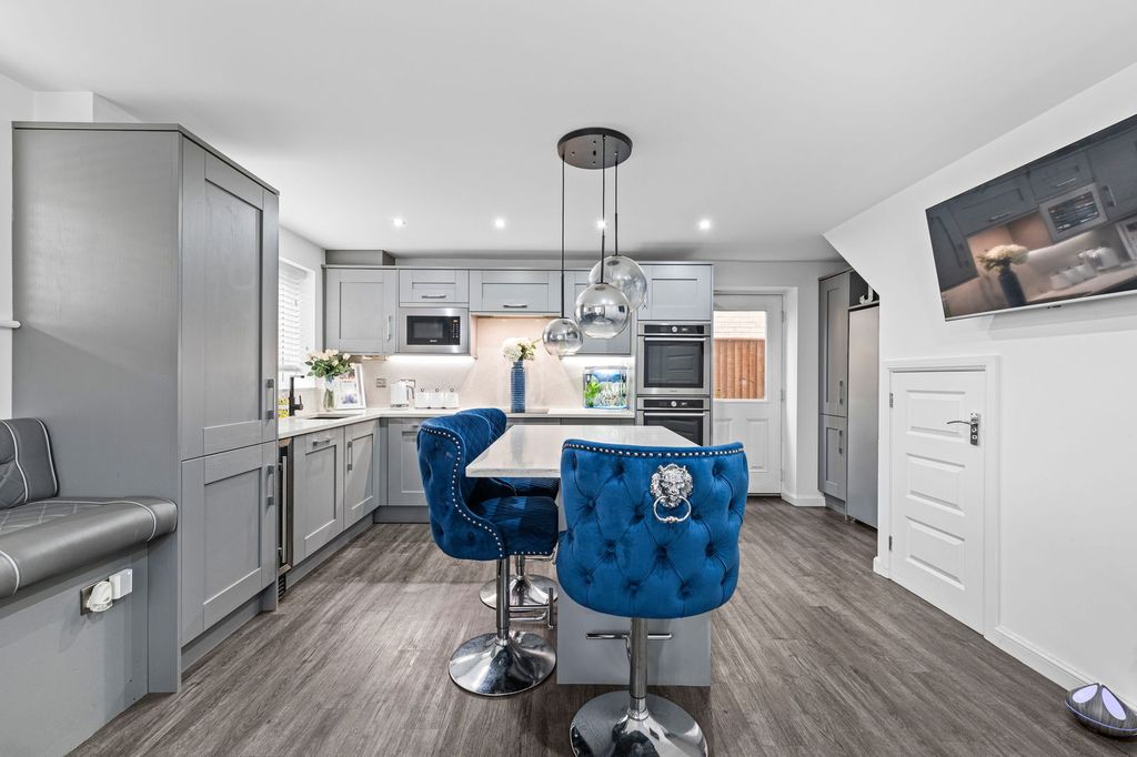 Property photo 2 of 29