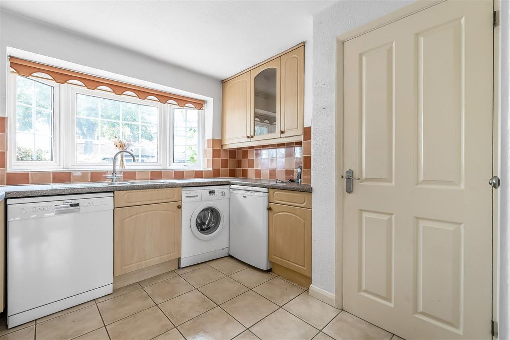 Property photo 3 of 32 21-Overton-Road-11.Jpg