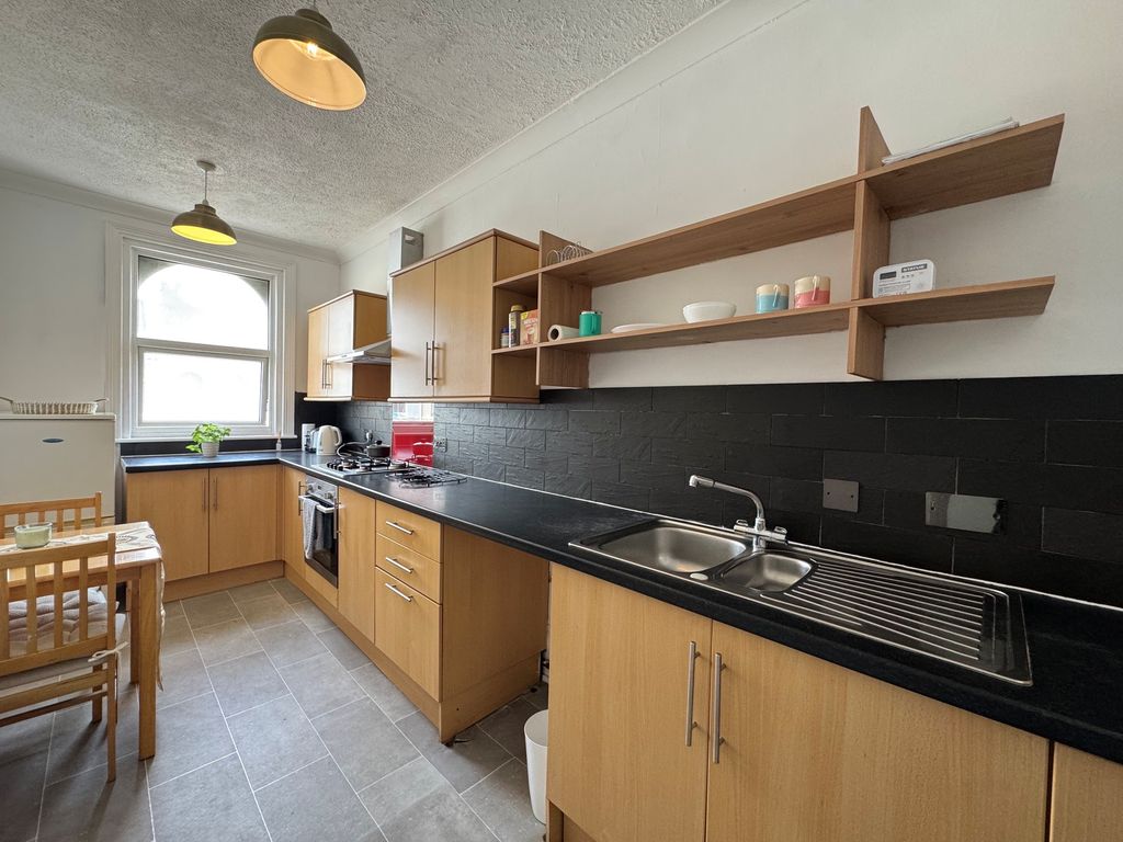 Property photo 3 of 9 Kitchen
