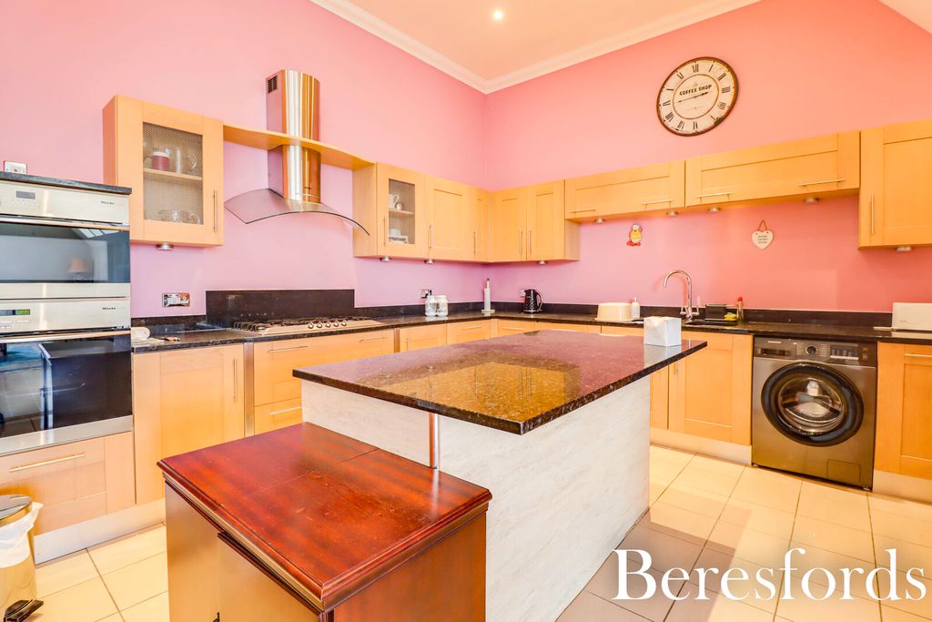 Property photo 3 of 23 Picture No. 26