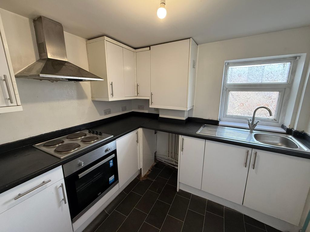 Property photo 1 of 6 Photo 0