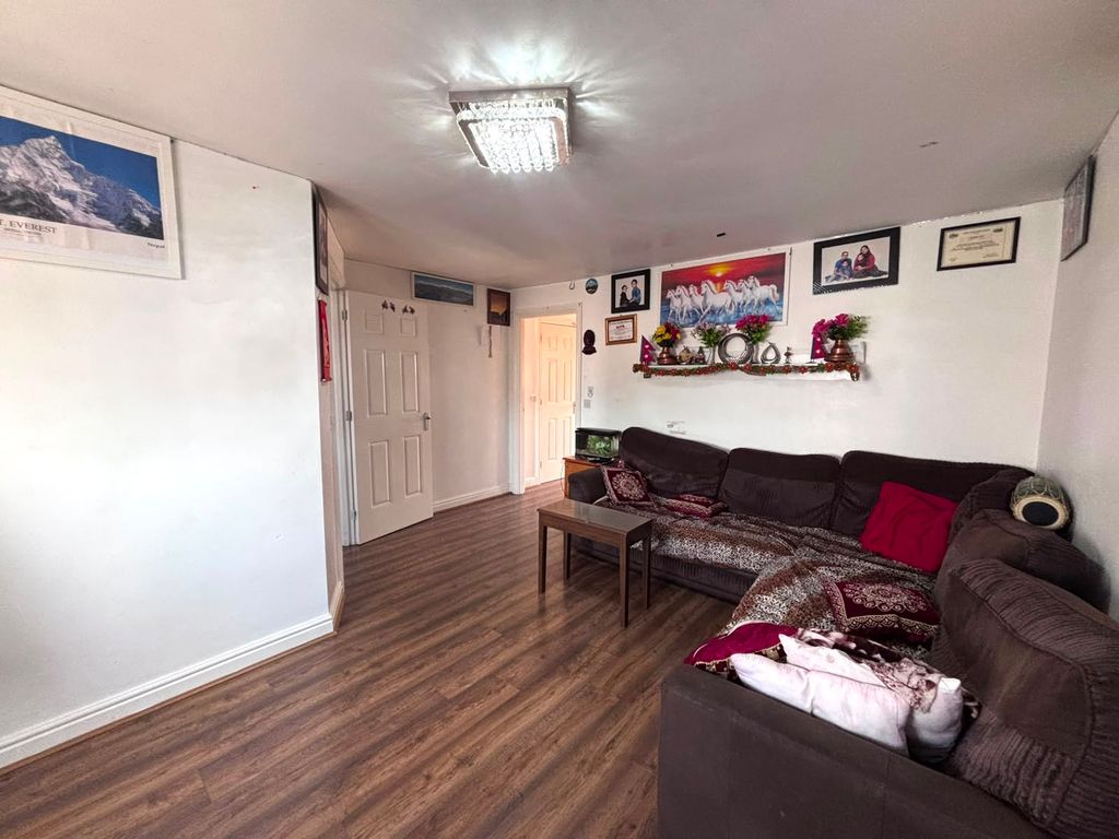 Property photo 3 of 23