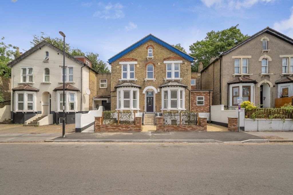 Property photo 1 of 10 External