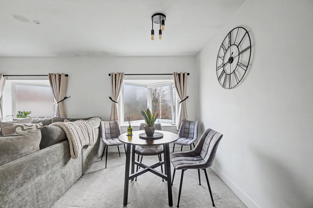 Property photo 3 of 16 Dining