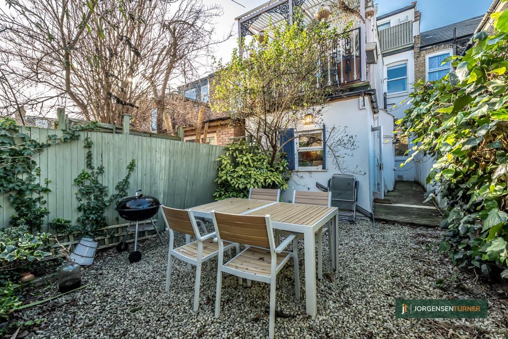 Property photo 3 of 11