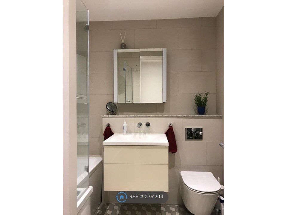 Property photo 3 of 9 Bathroom