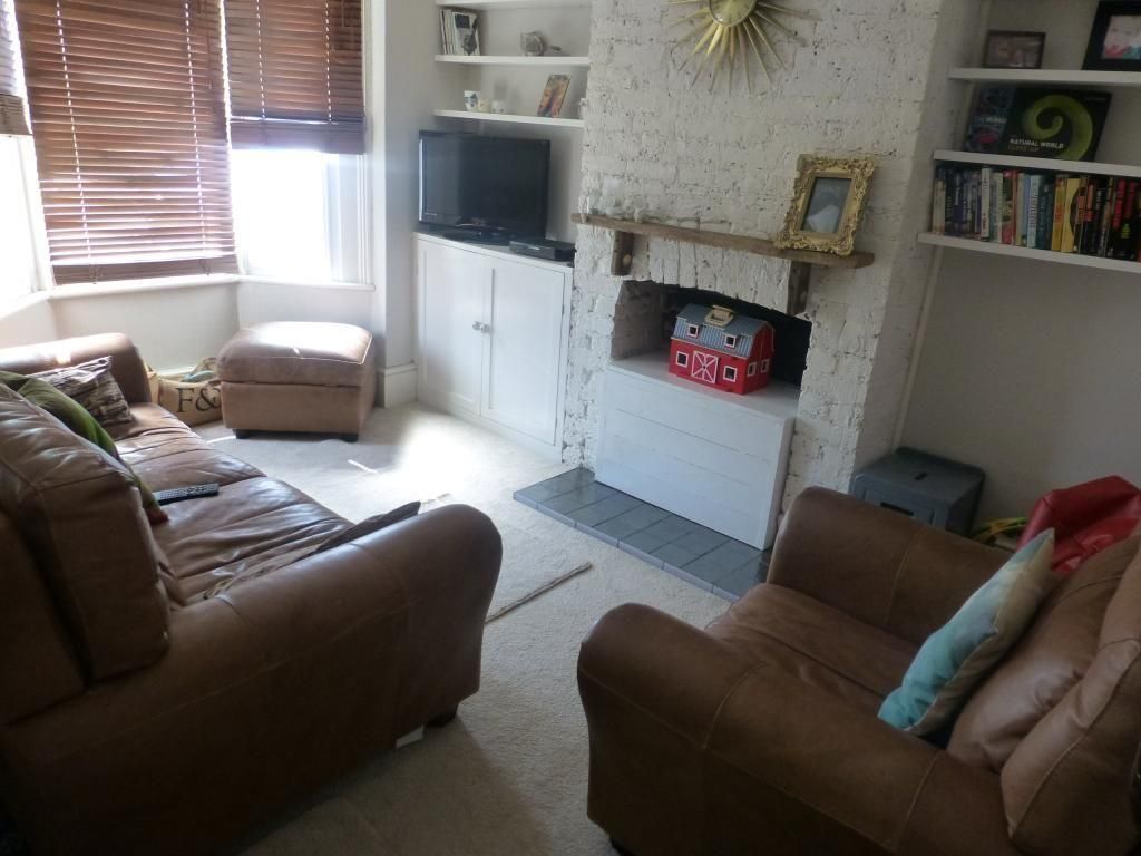 Property photo 2 of 10 4 Essex - Lounge.Jpeg