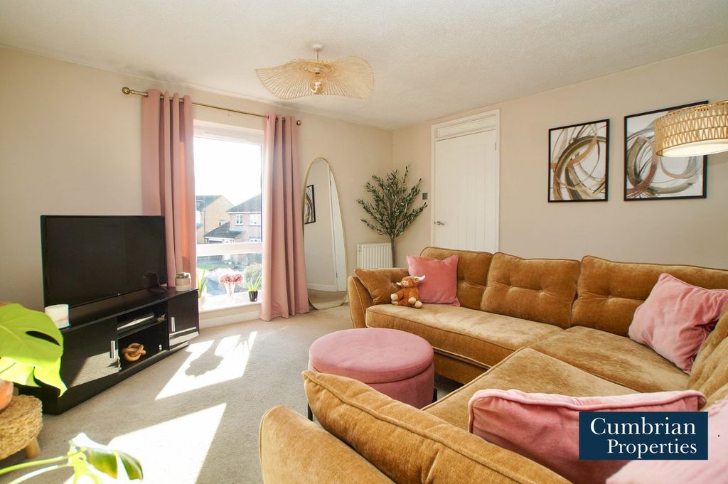 Property photo 1 of 12 Lounge