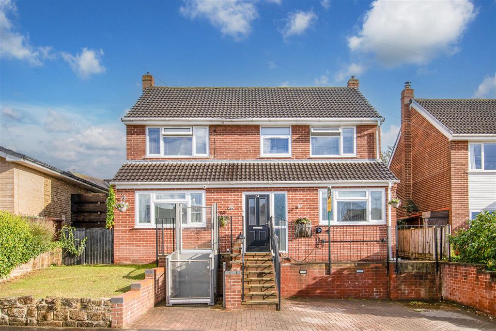 Property photo 1 of 18