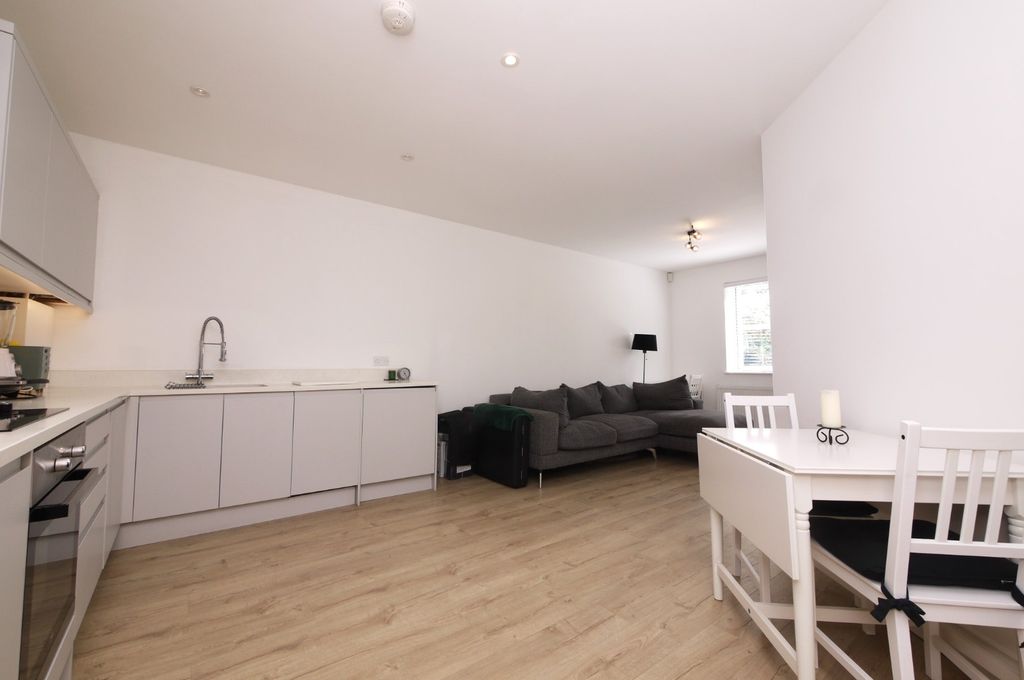Property photo 2 of 8 4487531