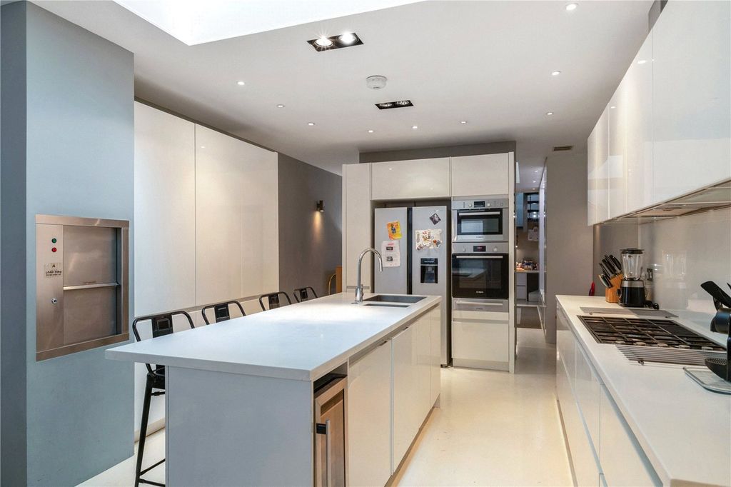 Property photo 3 of 15 Kitchen