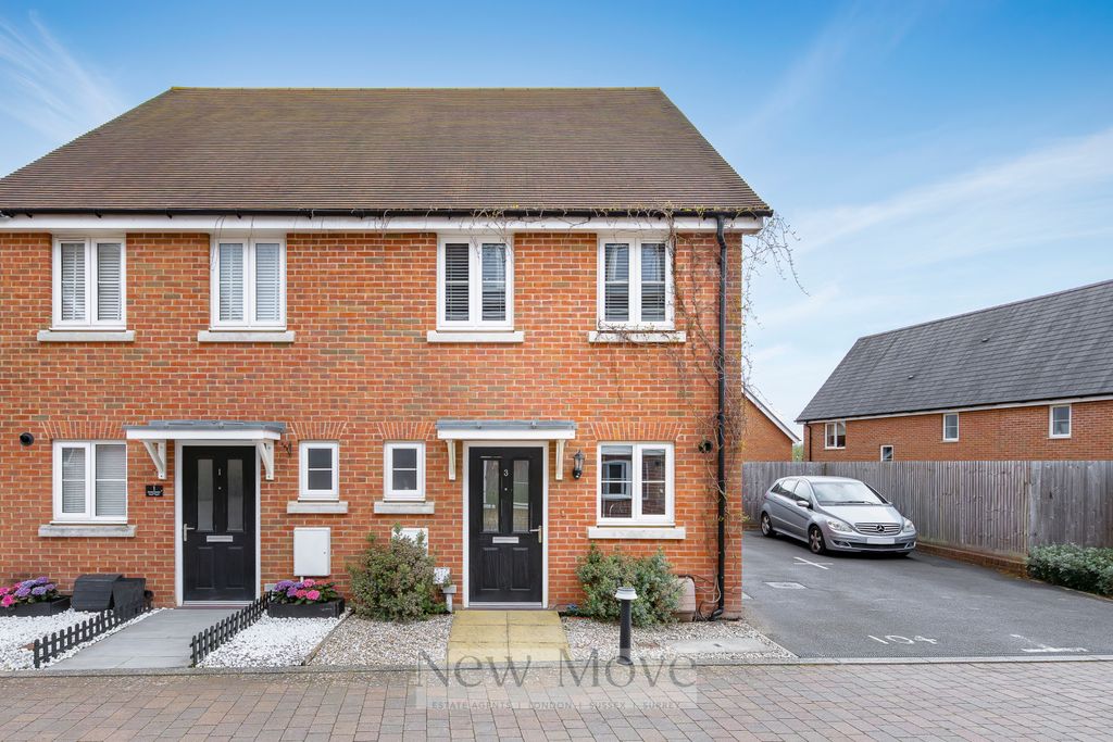 Property photo 1 of 19 2 Bedroom Semi Detached House