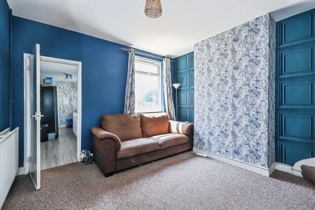 Property photo 3 of 13