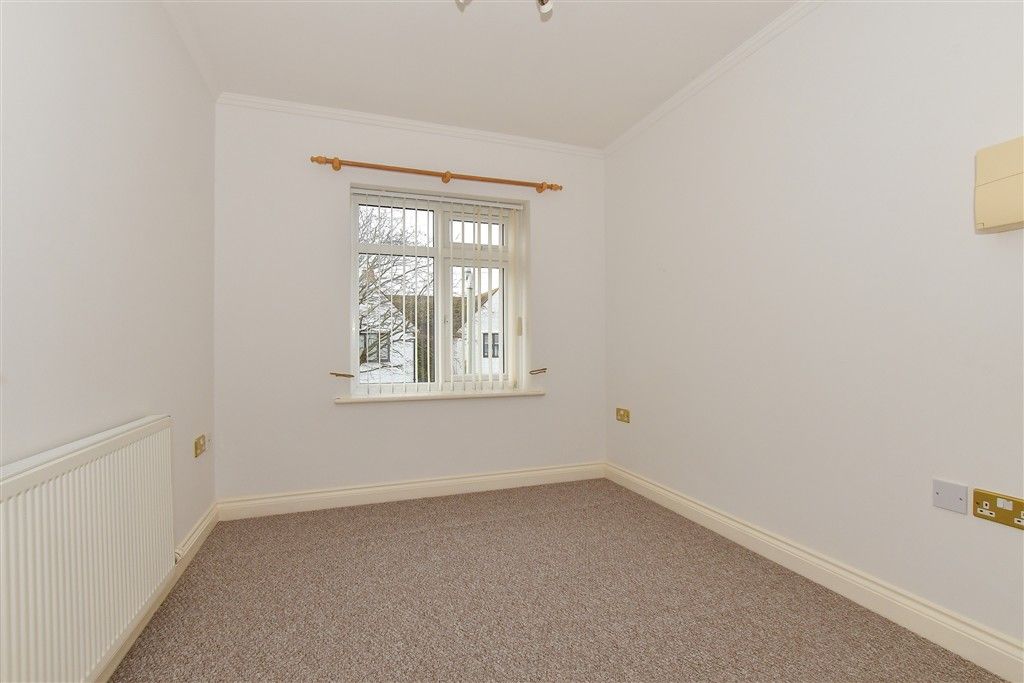 Property photo 1 of 7 Bedroom