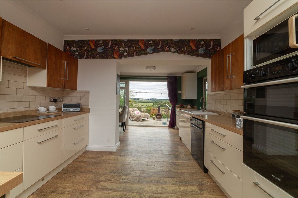 Property photo 3 of 44 Picture No. 13
