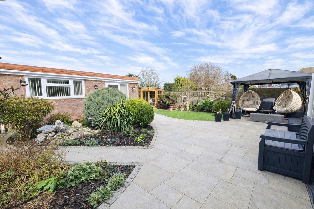 Property photo 2 of 19 Garden