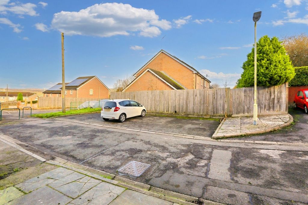 Property photo 2 of 23