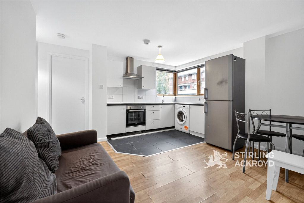 Property photo 2 of 18 Reception/Kitchen