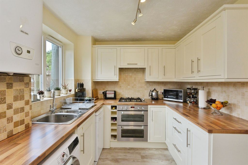 Property photo 3 of 17