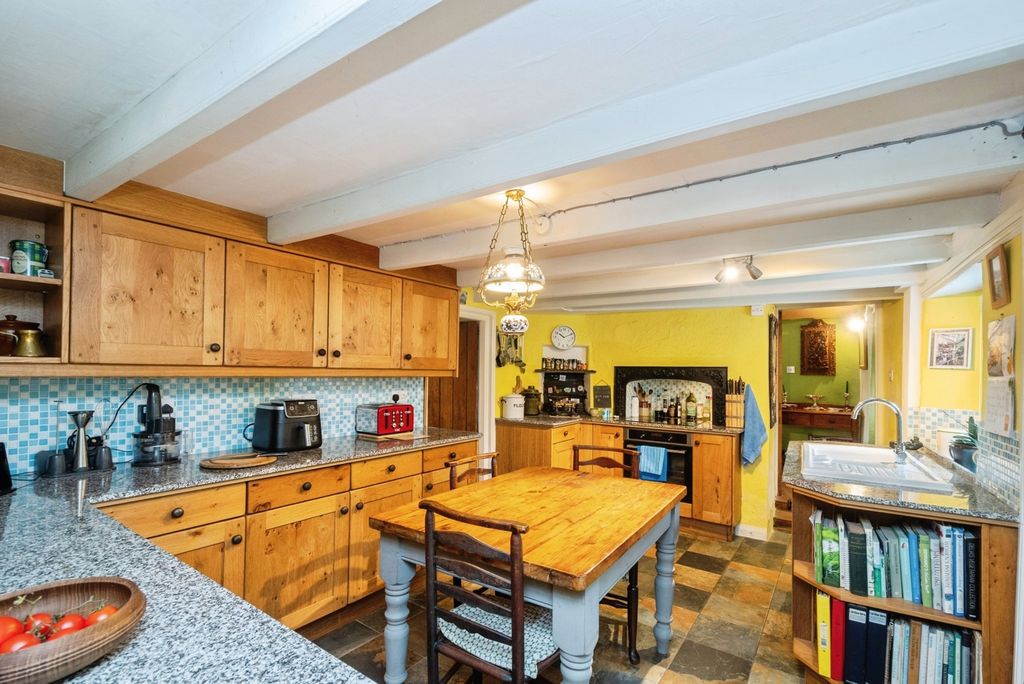 Property photo 2 of 20 Dining Kitchen