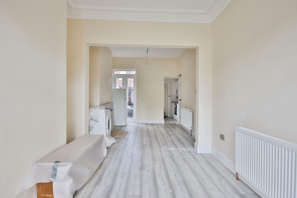 Property photo 3 of 9 4350678