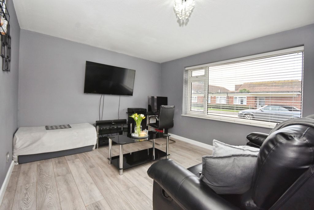 Property photo 3 of 6