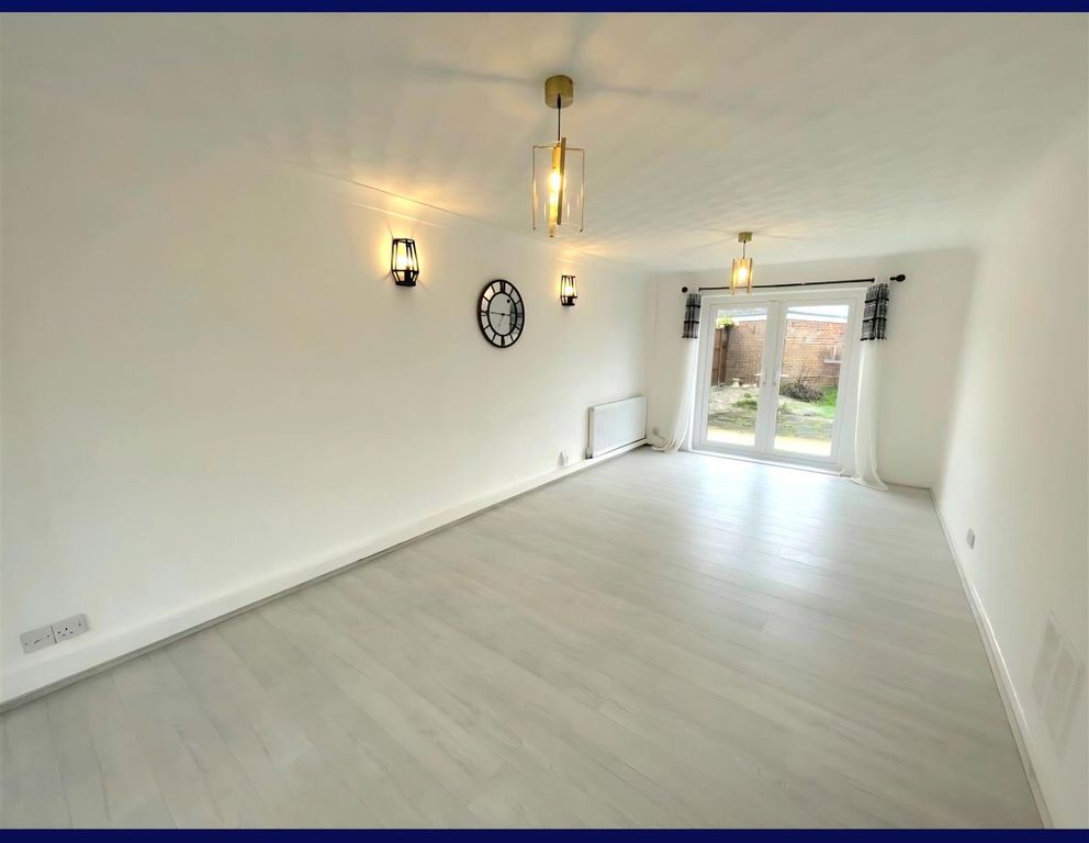 Property photo 3 of 18 Lounge Area.Jpg