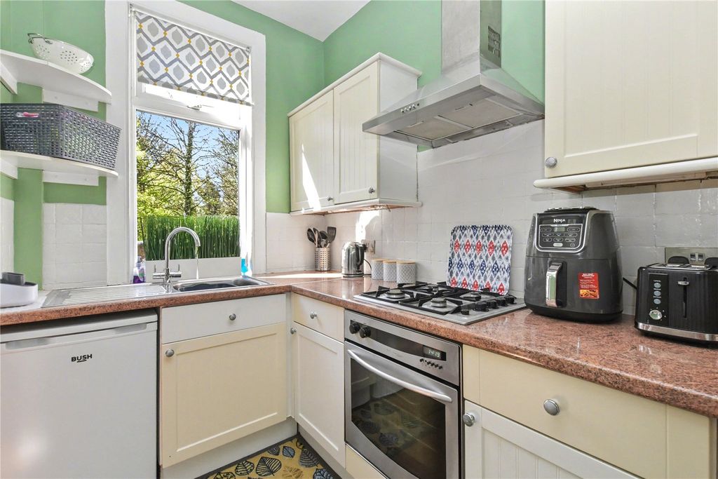 Property photo 2 of 11 Picture No. 12