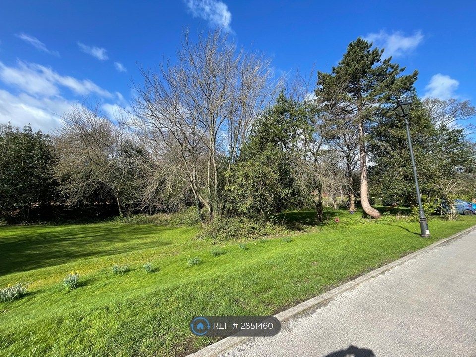 Property photo 3 of 19 Woodland Gardens