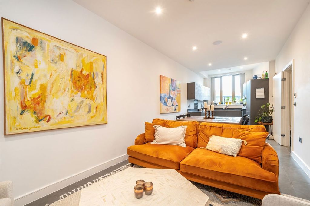 Property photo 2 of 22