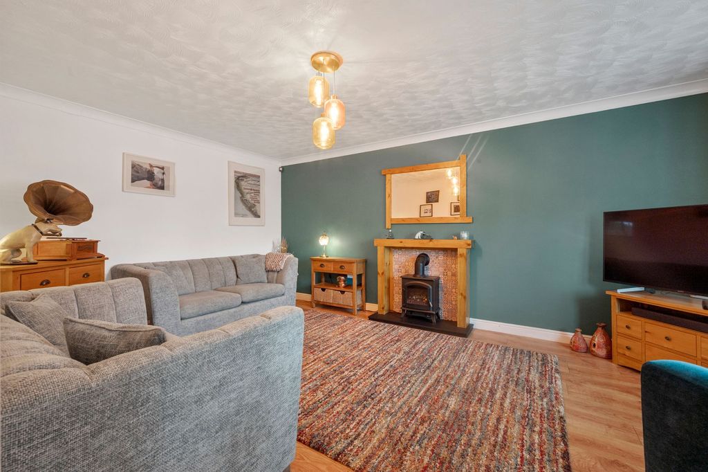 Property photo 3 of 45